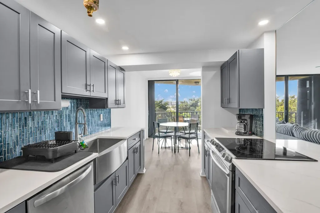 859 Jeffery Street SE Boca Raton FL 33487