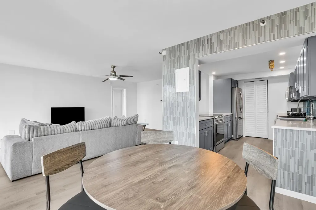 859 Jeffery Street SE Boca Raton FL 33487