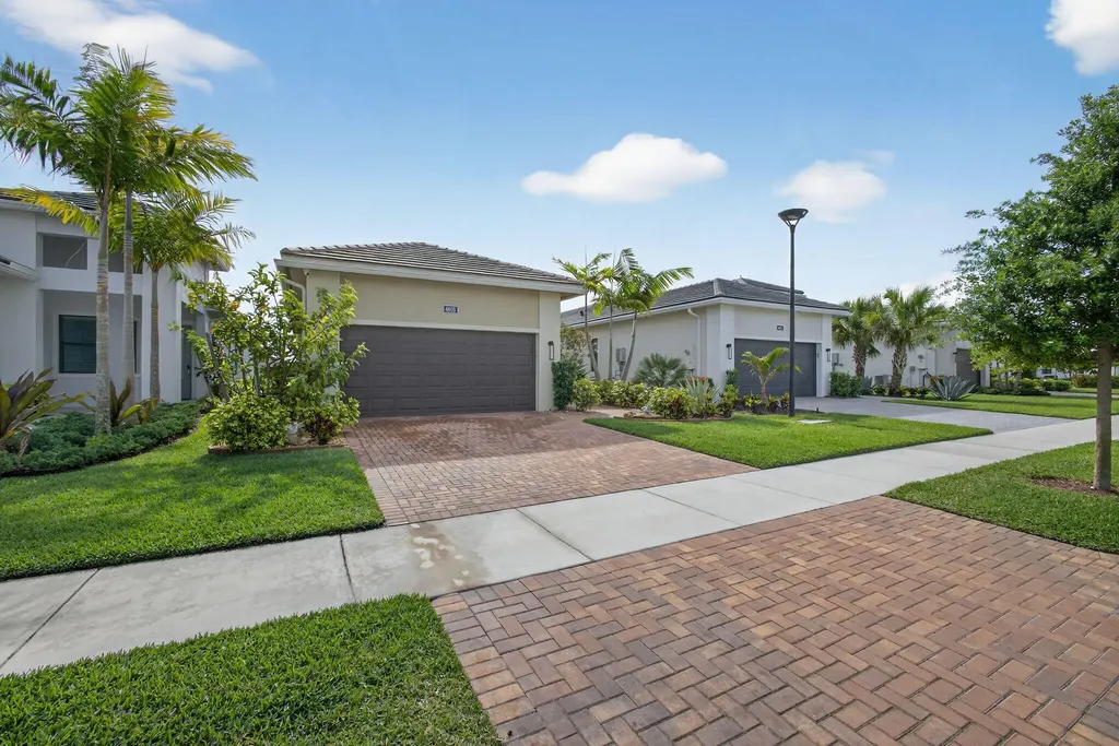 4805 Saint Armands Way Westlake FL 33470