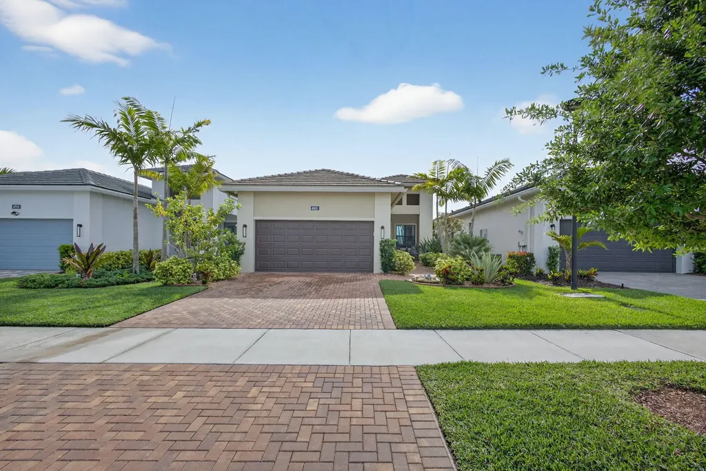 4805 Saint Armands Way Westlake FL 33470