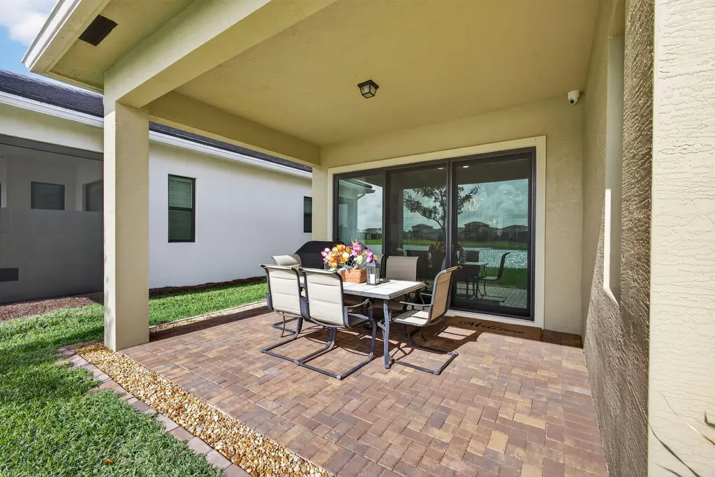 4805 Saint Armands Way Westlake FL 33470