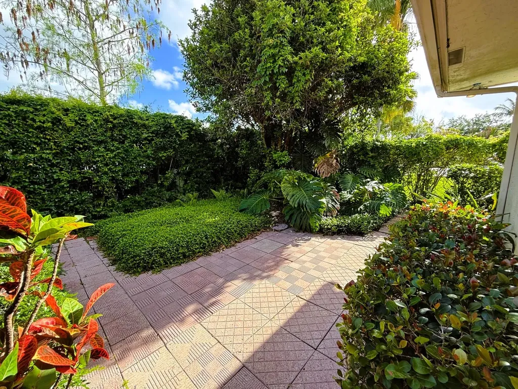 4 Lochwick Road Palm Beach Gardens FL 33418