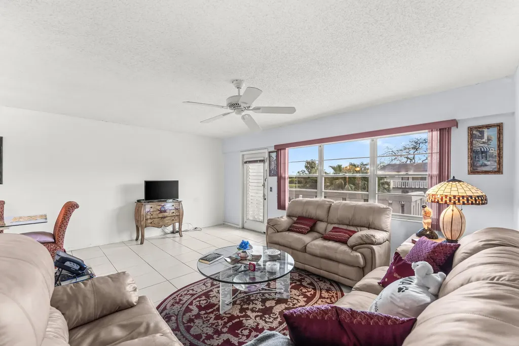 629 Fanshaw O Boca Raton FL 33434