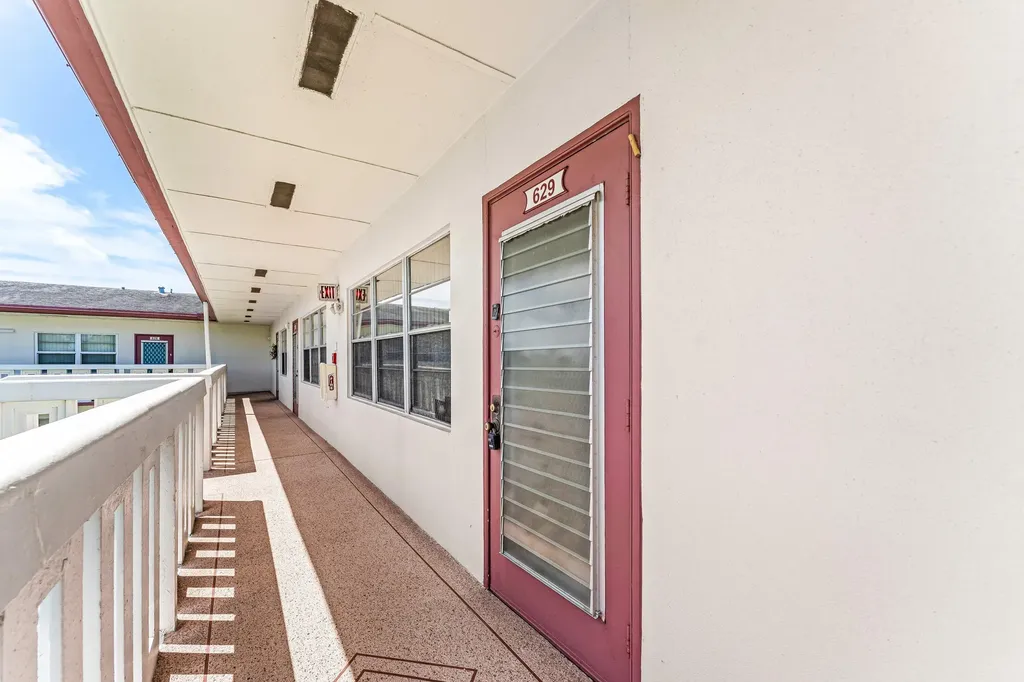 629 Fanshaw O Boca Raton FL 33434