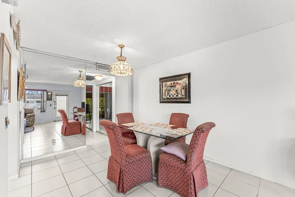 629 Fanshaw O Boca Raton FL 33434