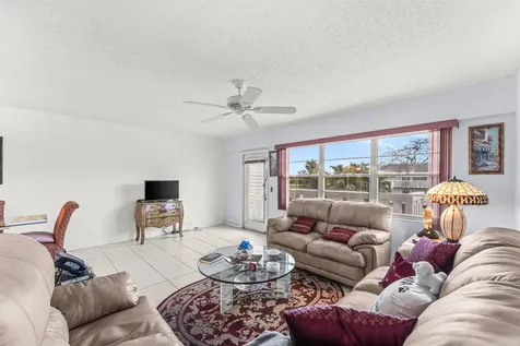 629 Fanshaw O Boca Raton FL 33434