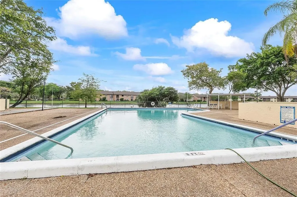3955 N Nob Hill Road Sunrise FL 33351