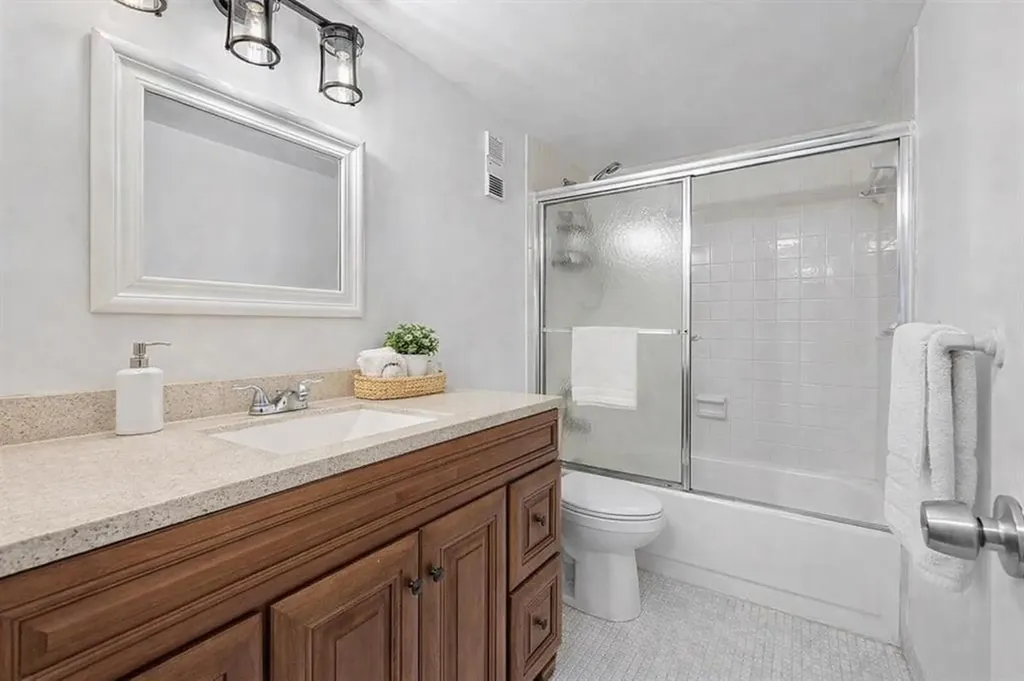 3955 N Nob Hill Road Sunrise FL 33351