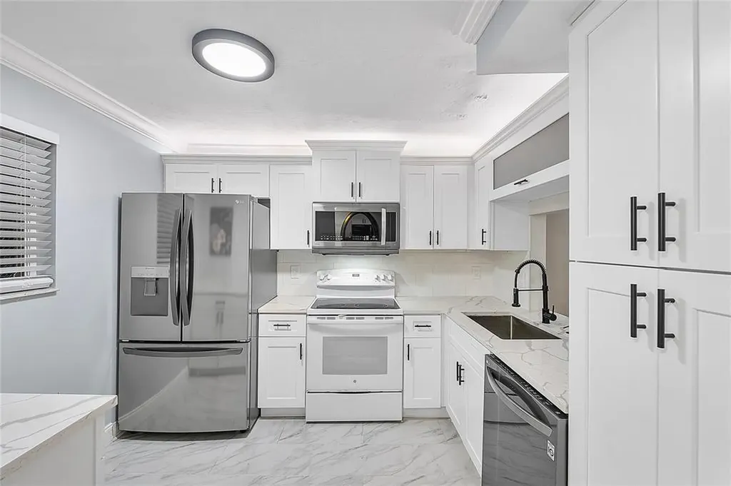 3955 N Nob Hill Road Sunrise FL 33351