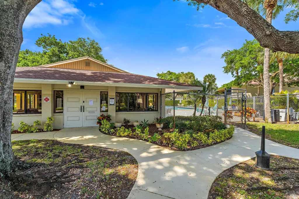 6536 Chasewood Drive Jupiter FL 33458