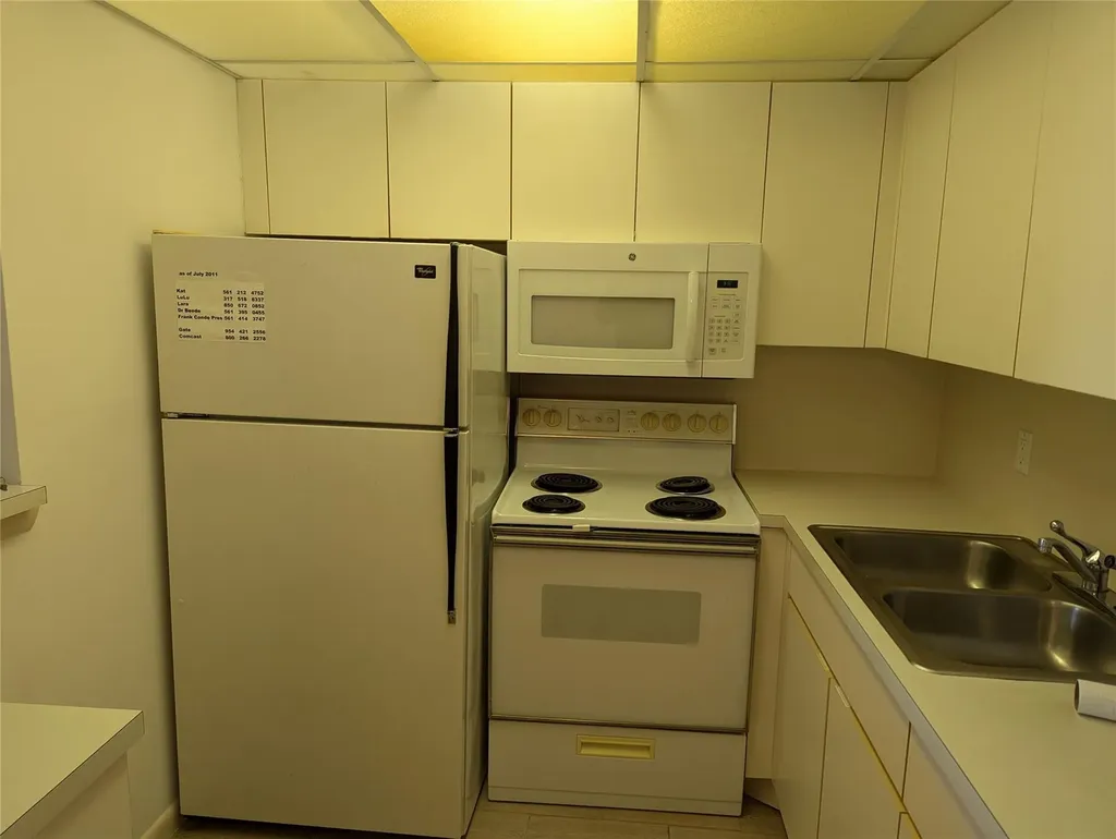 190 Oakridge M Deerfield Beach FL 33442