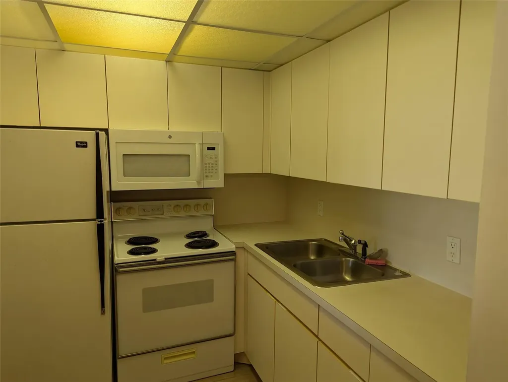 190 Oakridge M Deerfield Beach FL 33442