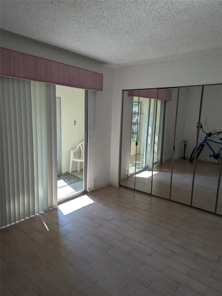190 Oakridge M Deerfield Beach FL 33442