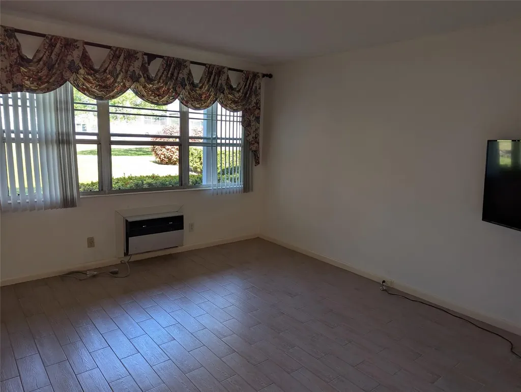 190 Oakridge M Deerfield Beach FL 33442