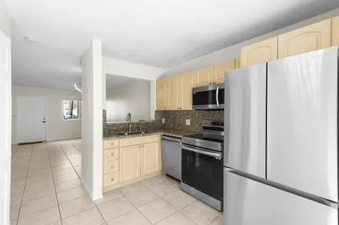7850 NW 6th Street Pembroke Pines FL 33024