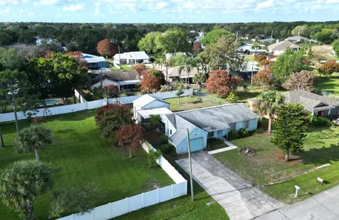 2262 SE Tile Terrace Port St Lucie FL 34952