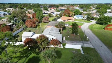 2262 SE Tile Terrace Port St Lucie FL 34952