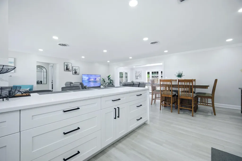 2740 SE 7th Street Pompano Beach FL 33062