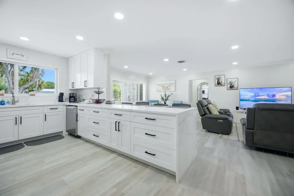 2740 SE 7th Street Pompano Beach FL 33062