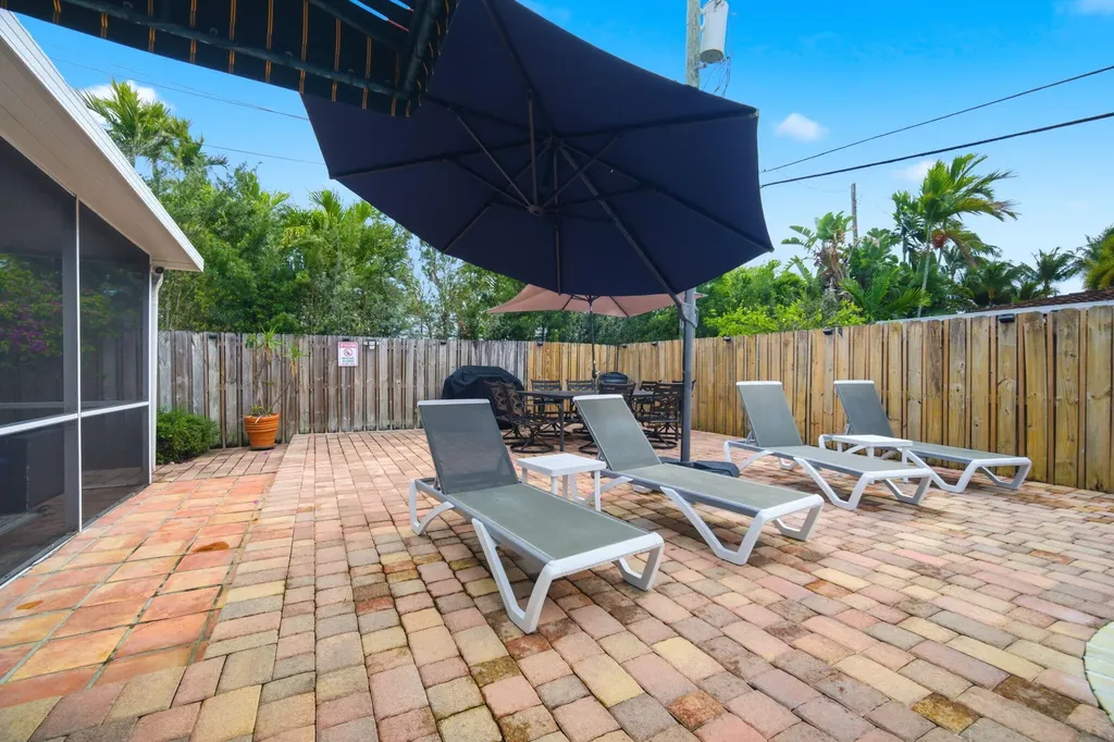 2740 SE 7th Street Pompano Beach FL 33062