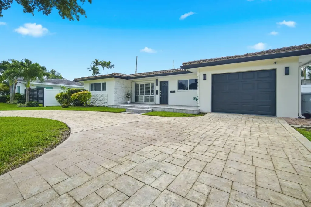 2740 SE 7th Street Pompano Beach FL 33062