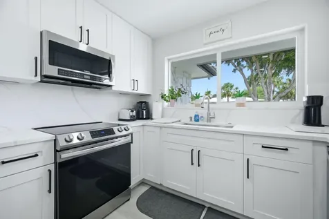 2740 SE 7th Street Pompano Beach FL 33062