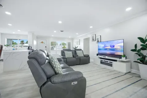 2740 SE 7th Street Pompano Beach FL 33062