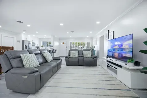 2740 SE 7th Street Pompano Beach FL 33062