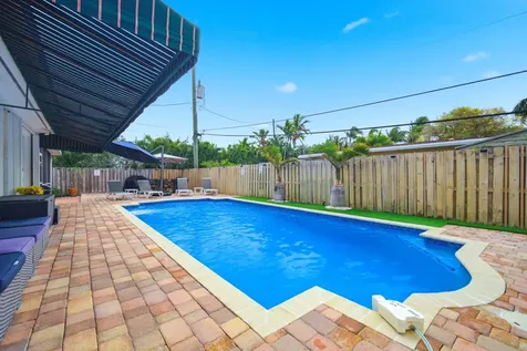 2740 SE 7th Street Pompano Beach FL 33062