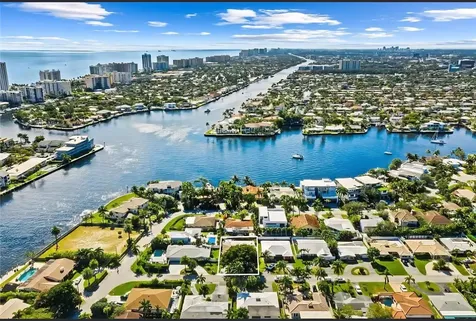 2740 SE 7th Street Pompano Beach FL 33062