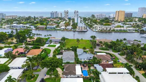 2740 SE 7th Street Pompano Beach FL 33062