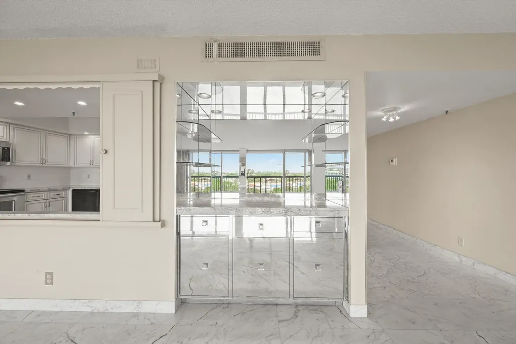 2480 Presidential Way West Palm Beach FL 33401