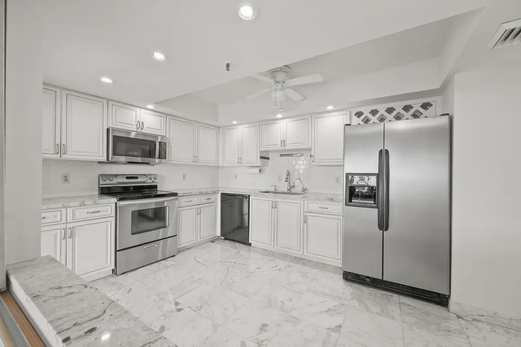 2480 Presidential Way West Palm Beach FL 33401
