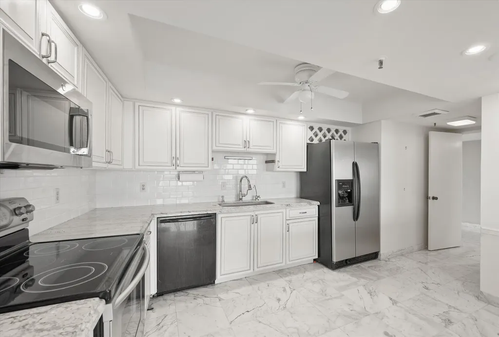 2480 Presidential Way West Palm Beach FL 33401