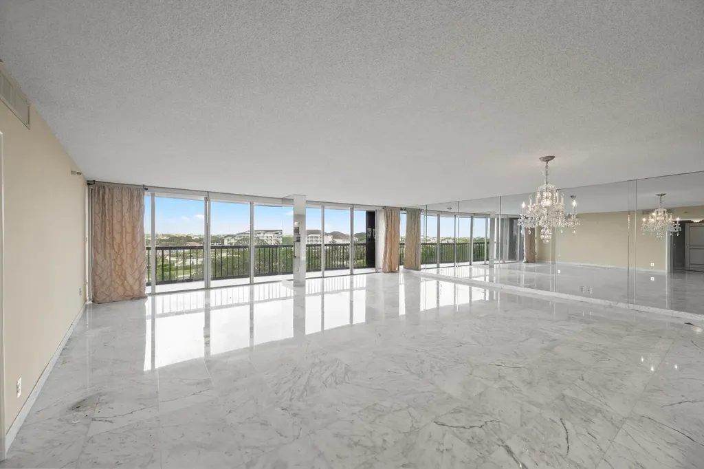 2480 Presidential Way West Palm Beach FL 33401