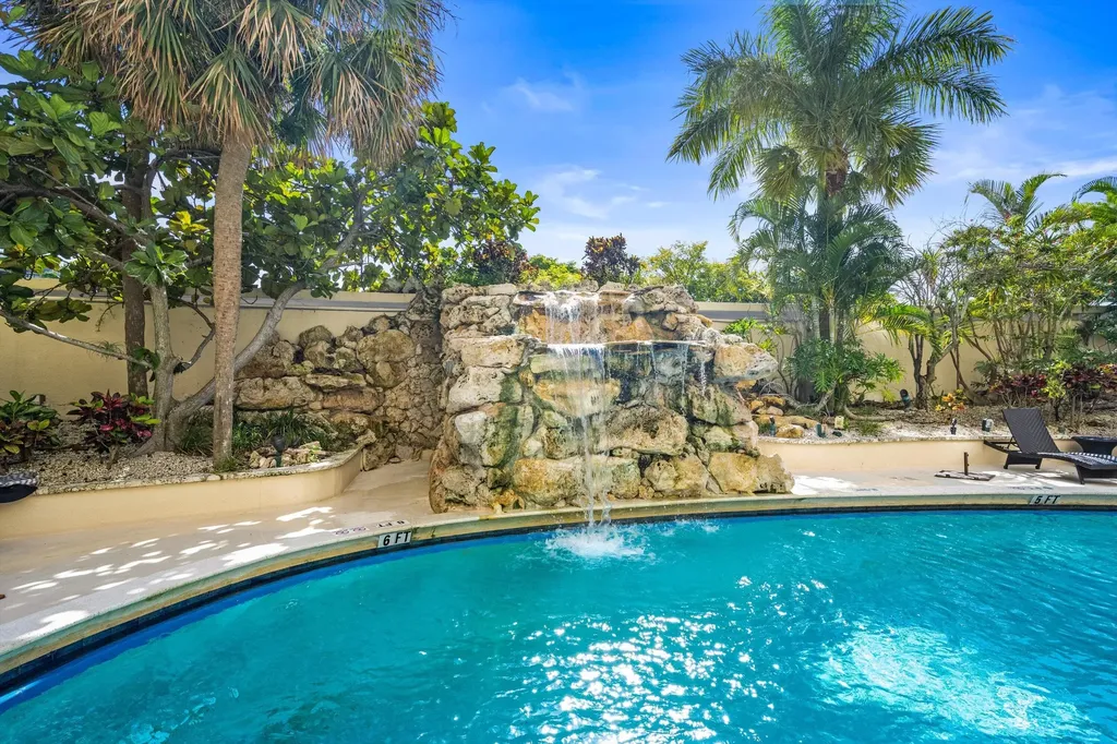 2480 Presidential Way West Palm Beach FL 33401