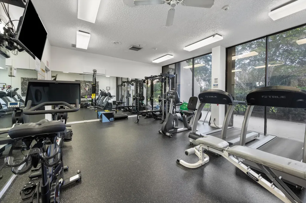 2480 Presidential Way West Palm Beach FL 33401
