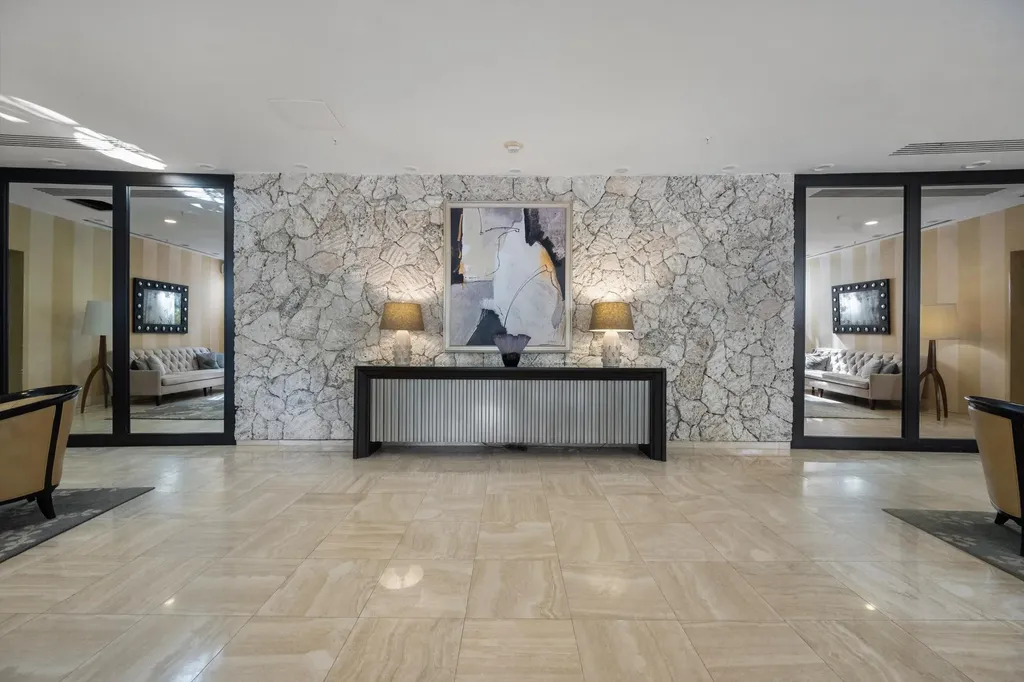 2480 Presidential Way West Palm Beach FL 33401