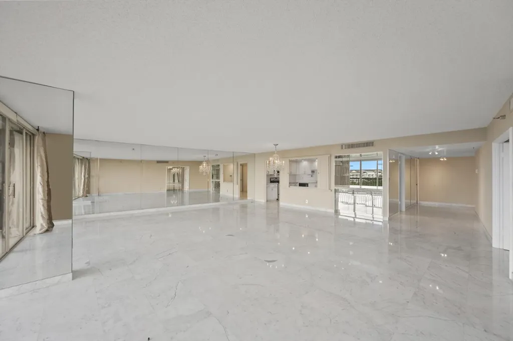 2480 Presidential Way West Palm Beach FL 33401