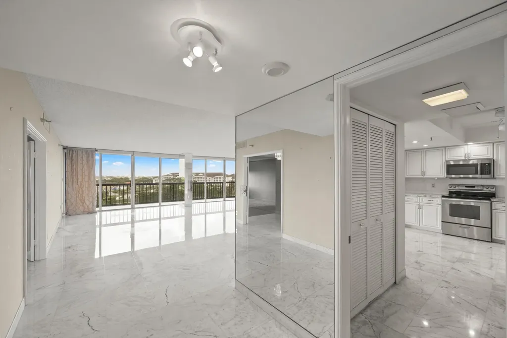 2480 Presidential Way West Palm Beach FL 33401