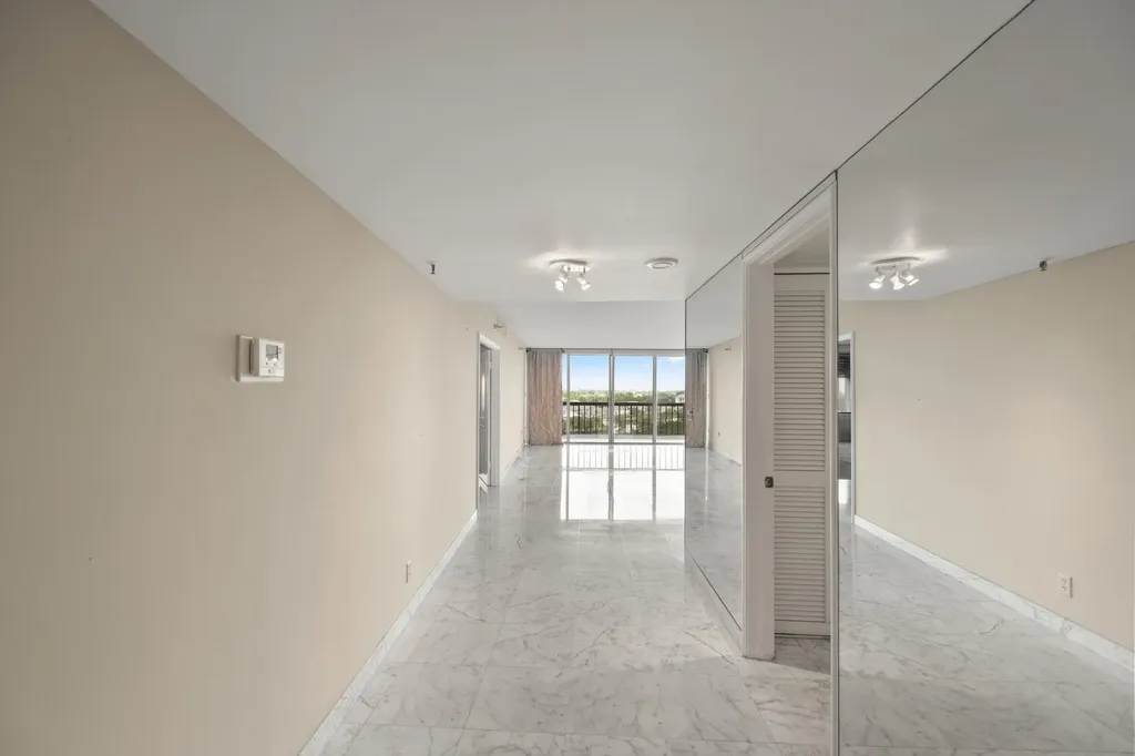 2480 Presidential Way West Palm Beach FL 33401