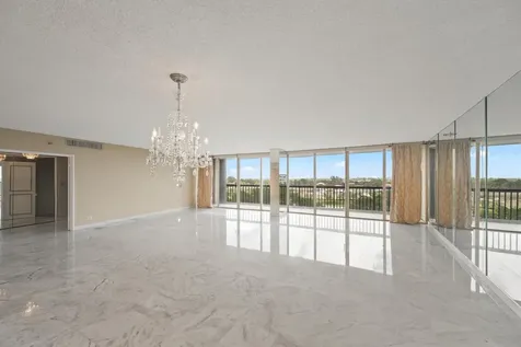 2480 Presidential Way West Palm Beach FL 33401