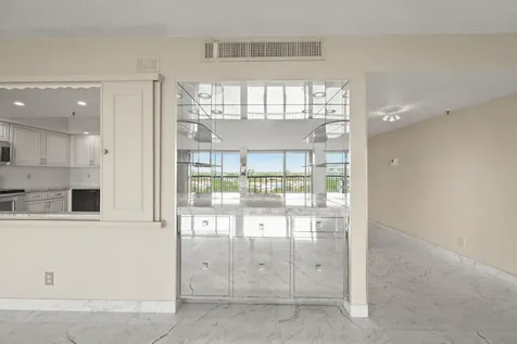 2480 Presidential Way West Palm Beach FL 33401