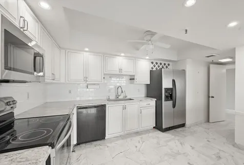 2480 Presidential Way West Palm Beach FL 33401