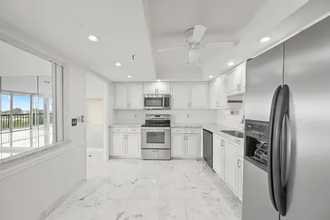 2480 Presidential Way West Palm Beach FL 33401