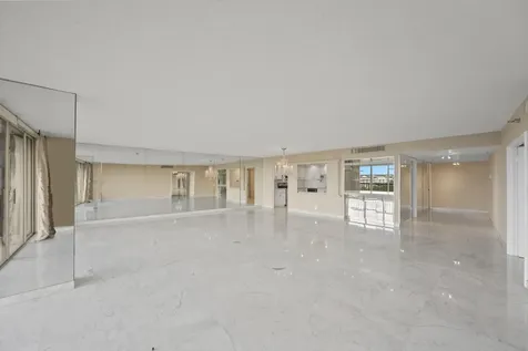 2480 Presidential Way West Palm Beach FL 33401
