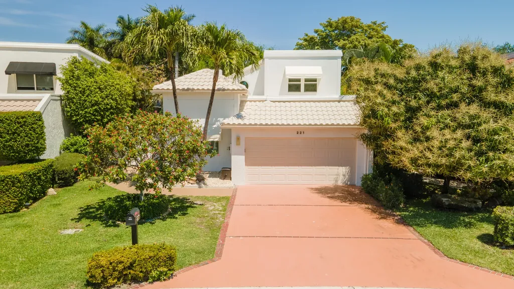 221 Pelican Way Delray Beach FL 33483