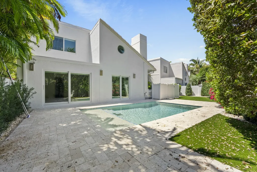221 Pelican Way Delray Beach FL 33483