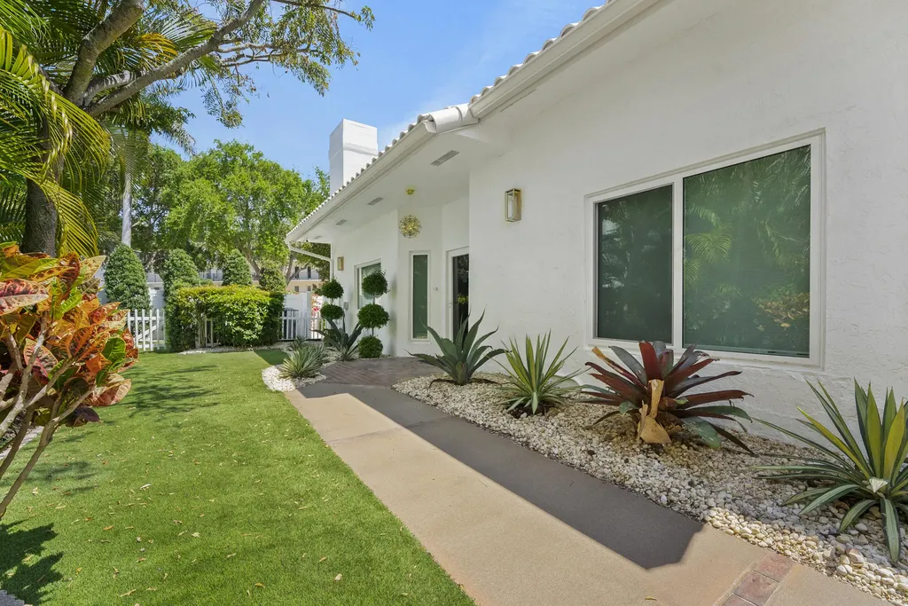 221 Pelican Way Delray Beach FL 33483