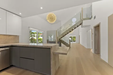 221 Pelican Way Delray Beach FL 33483